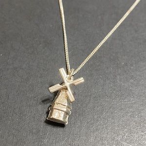 🖤Sterling💕Windmill pendant necklace